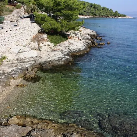 And By The Sea Stomorska, Solta - 5211 بيت ضيافة ستومورسكا